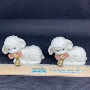 Set of 2 cute lambs